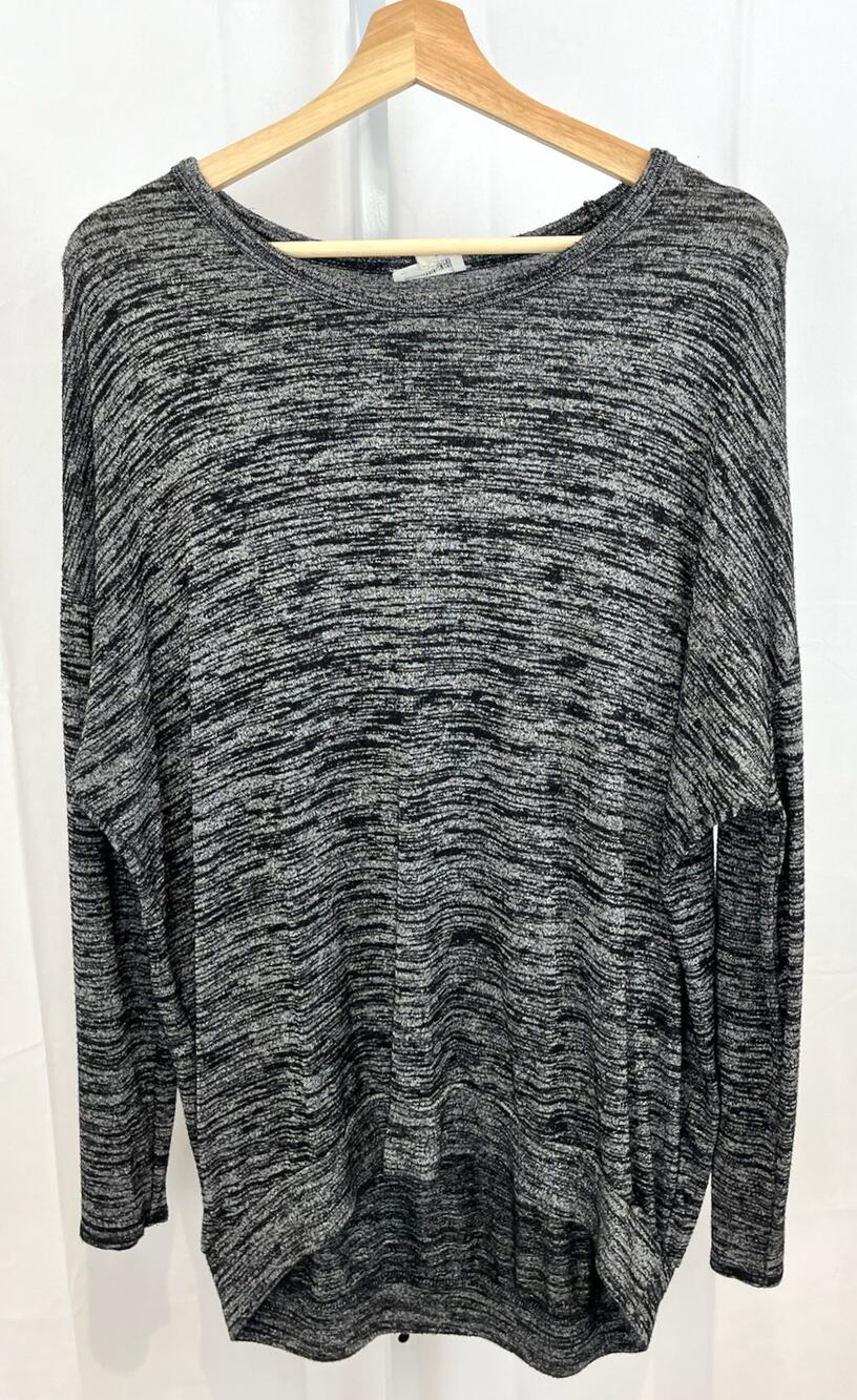 WILFRED FREE Size M Aritzia Arizona T Shirt Long Sleeve Top Spacedye Gray Black
